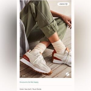 New Balance 327 Sneakers